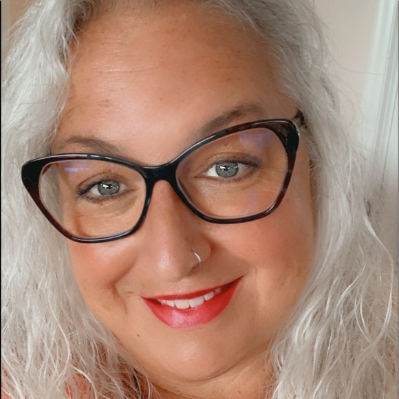 Meet your Posher, Tracy - Picture 2 of 2